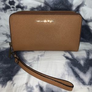 Michael Kors Smartphone Wristlet